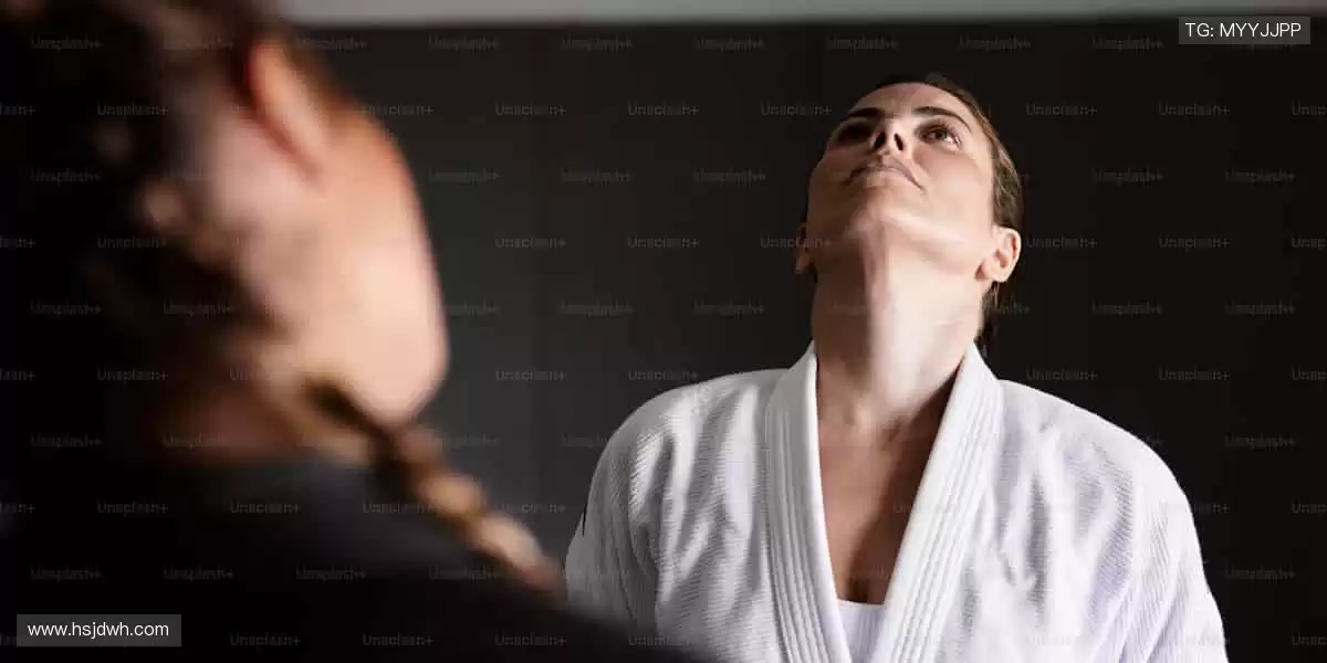 「弹幕互动 + 专家解读,边看边聊才是观赛标配!💬加入直播间,一起嗨翻天!」